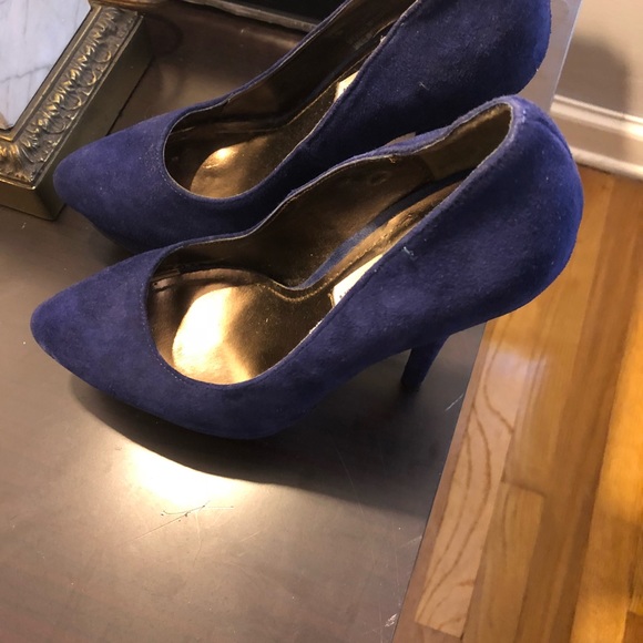 Steve Madden Shoes - STEVE MADDEN Navy Blue Suede Pumps